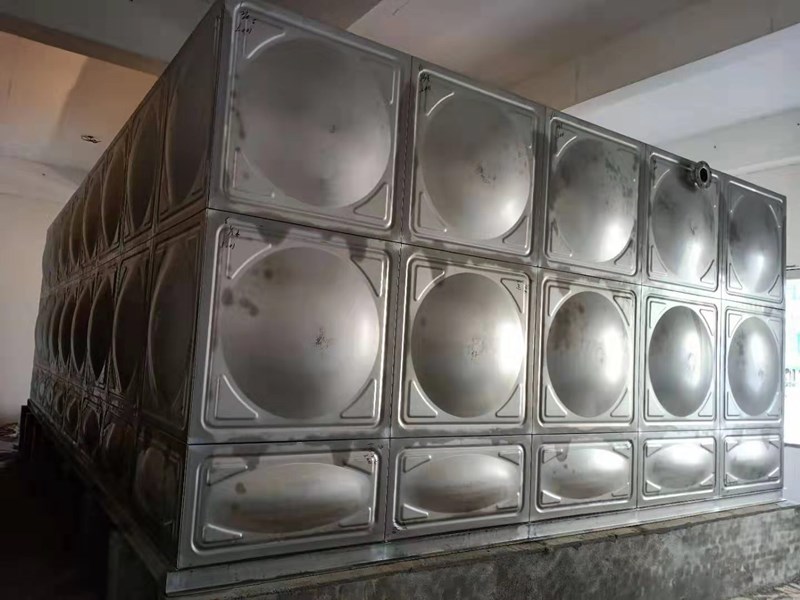 如何正確的給不銹鋼水箱進(jìn)行清洗?